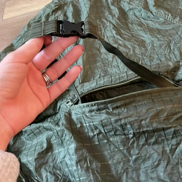 Ascend Lightweight packable jacket green super versatile - Picture 9 of 10